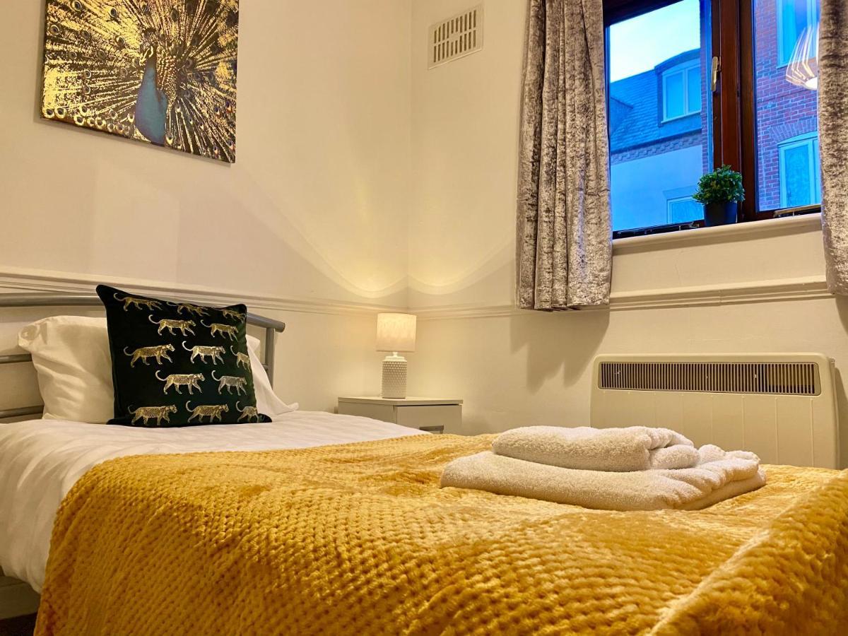Easyrest Spalding - 4 Beds & Free Parking - Central & Modern Open Plan Apartment - Convenient Location Екстериор снимка