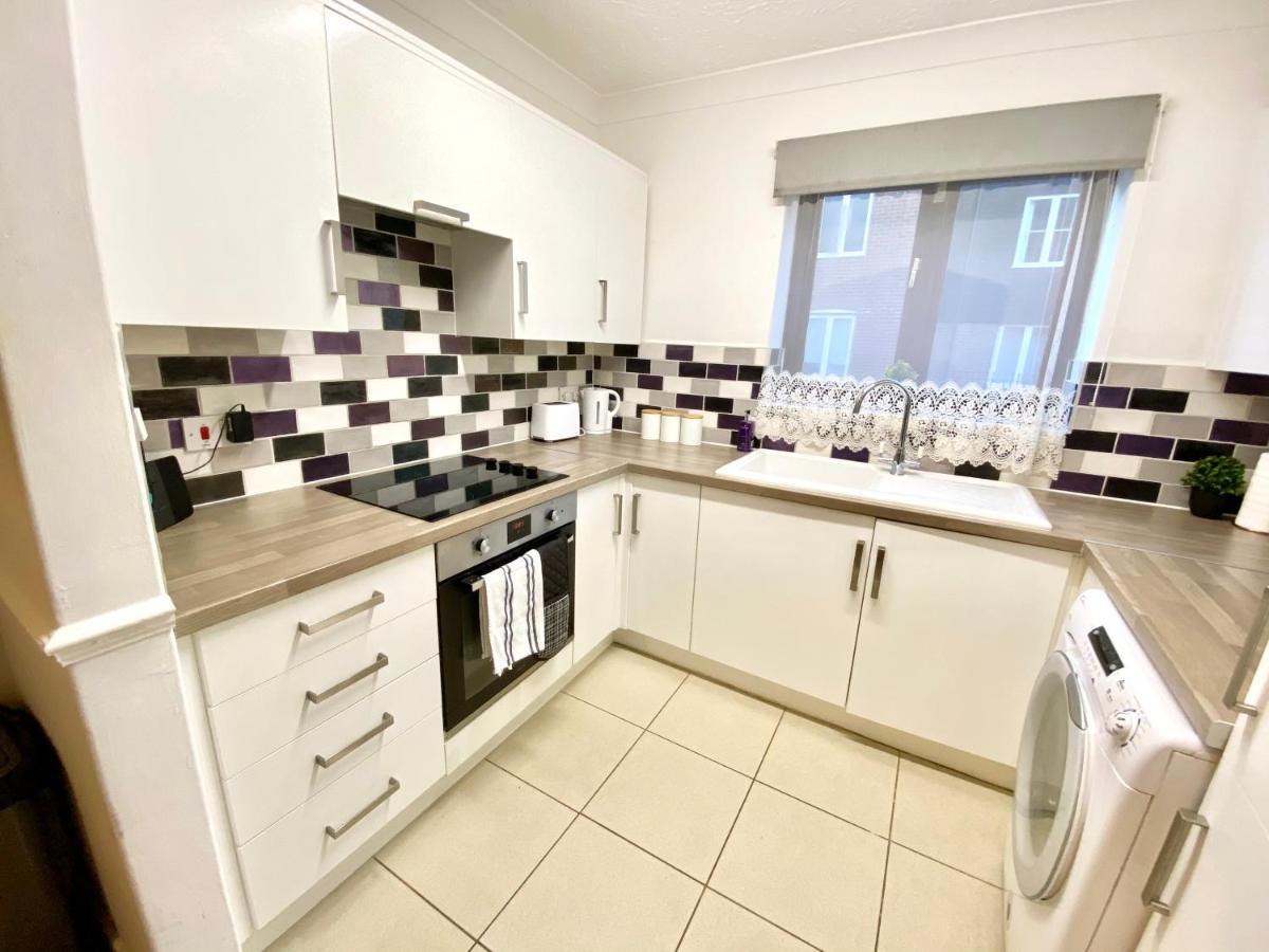 Easyrest Spalding - 4 Beds & Free Parking - Central & Modern Open Plan Apartment - Convenient Location Екстериор снимка