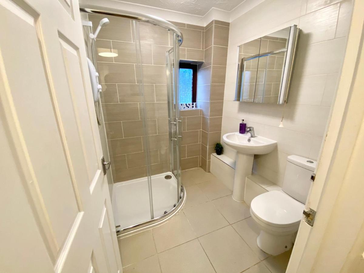 Easyrest Spalding - 4 Beds & Free Parking - Central & Modern Open Plan Apartment - Convenient Location Екстериор снимка