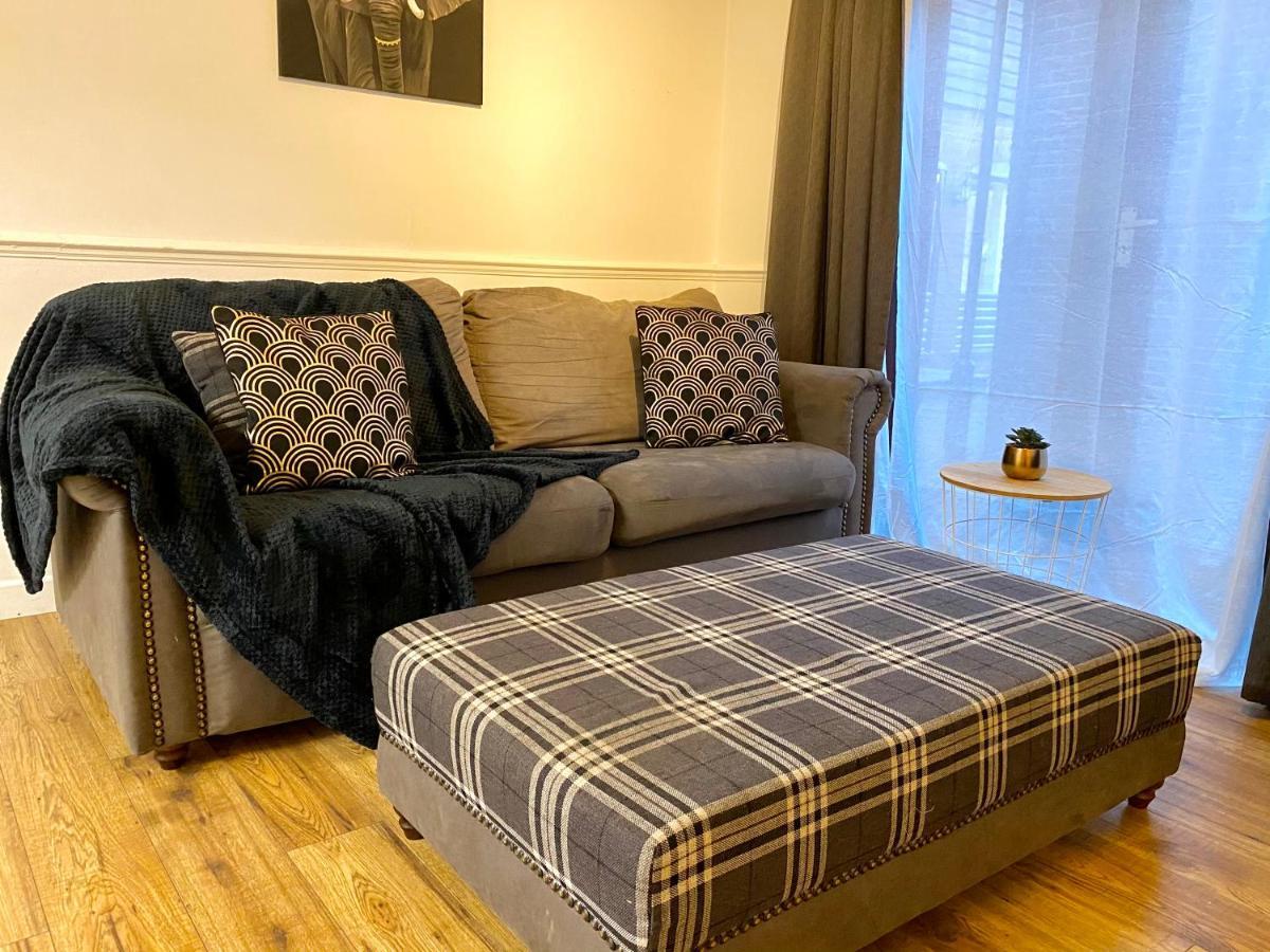 Easyrest Spalding - 4 Beds & Free Parking - Central & Modern Open Plan Apartment - Convenient Location Екстериор снимка